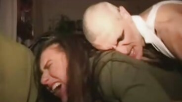 يوجا كتكوت افلام سكسي قصه له منحنيات عظيمة ، ويريد ديك!