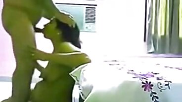 تتمتع المراهقة الروسية مارينا فيسكونتي بمقابض فيلم سكسي كيم كارداشيان طبيعية مذهلة