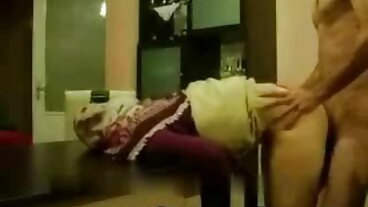 جند بول بوي لممارسة الجنس بواسطة Huge Tittied Boss Lady! فيلم سكسي فيديو